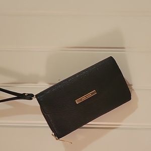 ANNE KLEIN,BLACK LEATHER WRISTLET WALLET 6 C CARDS.